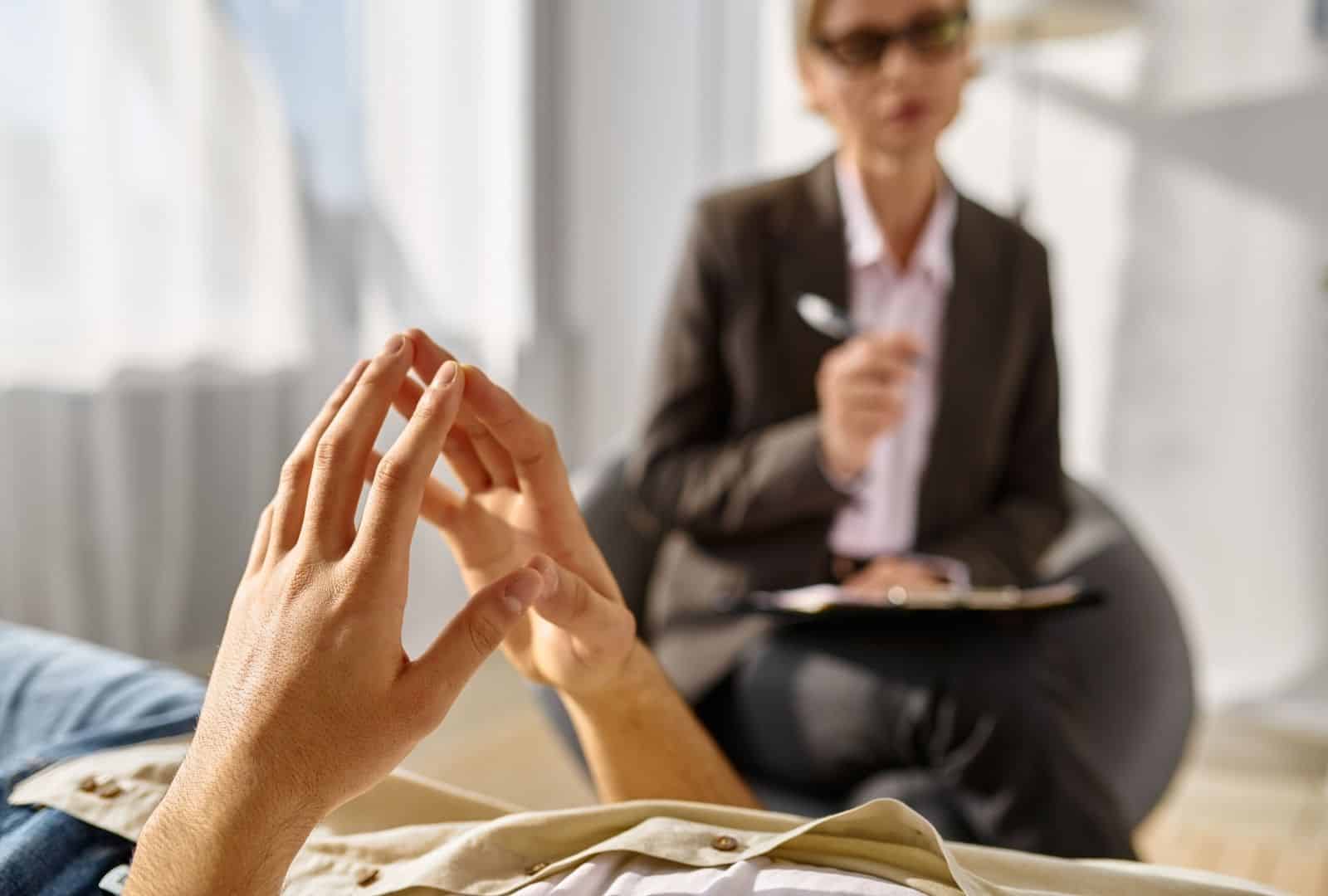 מענה טיפולי מקיף למכורים ובני משפחתם