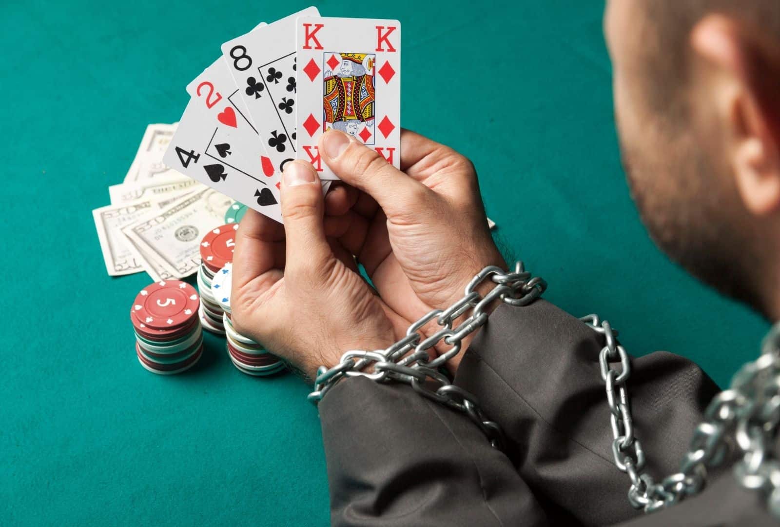 עזרה למשפחה של מכור להימורים